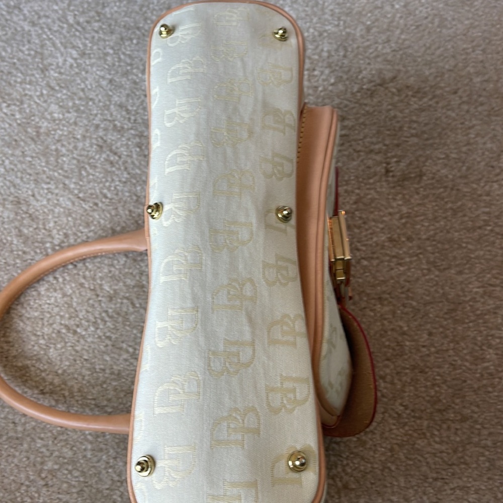 Dooney & Bourke spring handle bag - Picture 3 of 6